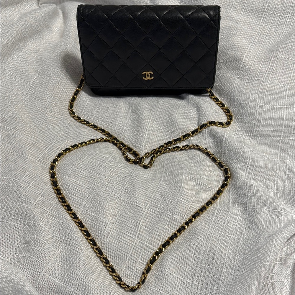 CHANEL 100% authentic Black and Gold Crossbody Bag with Iconic Quilting